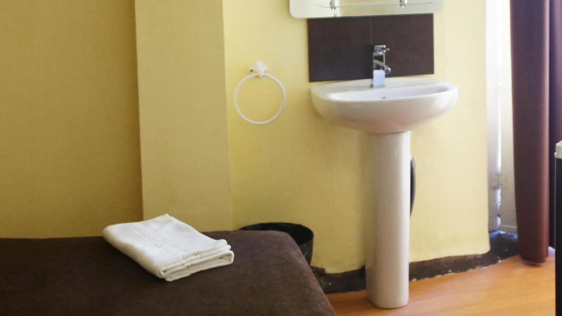 Hostal Mimi Las Ramblas Barcelona Guest house