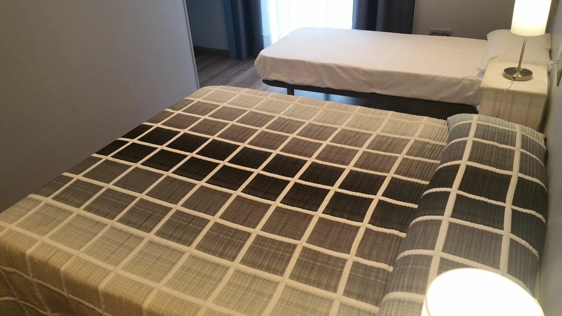 Hostal Mimi Las Ramblas Barcelona Guest house