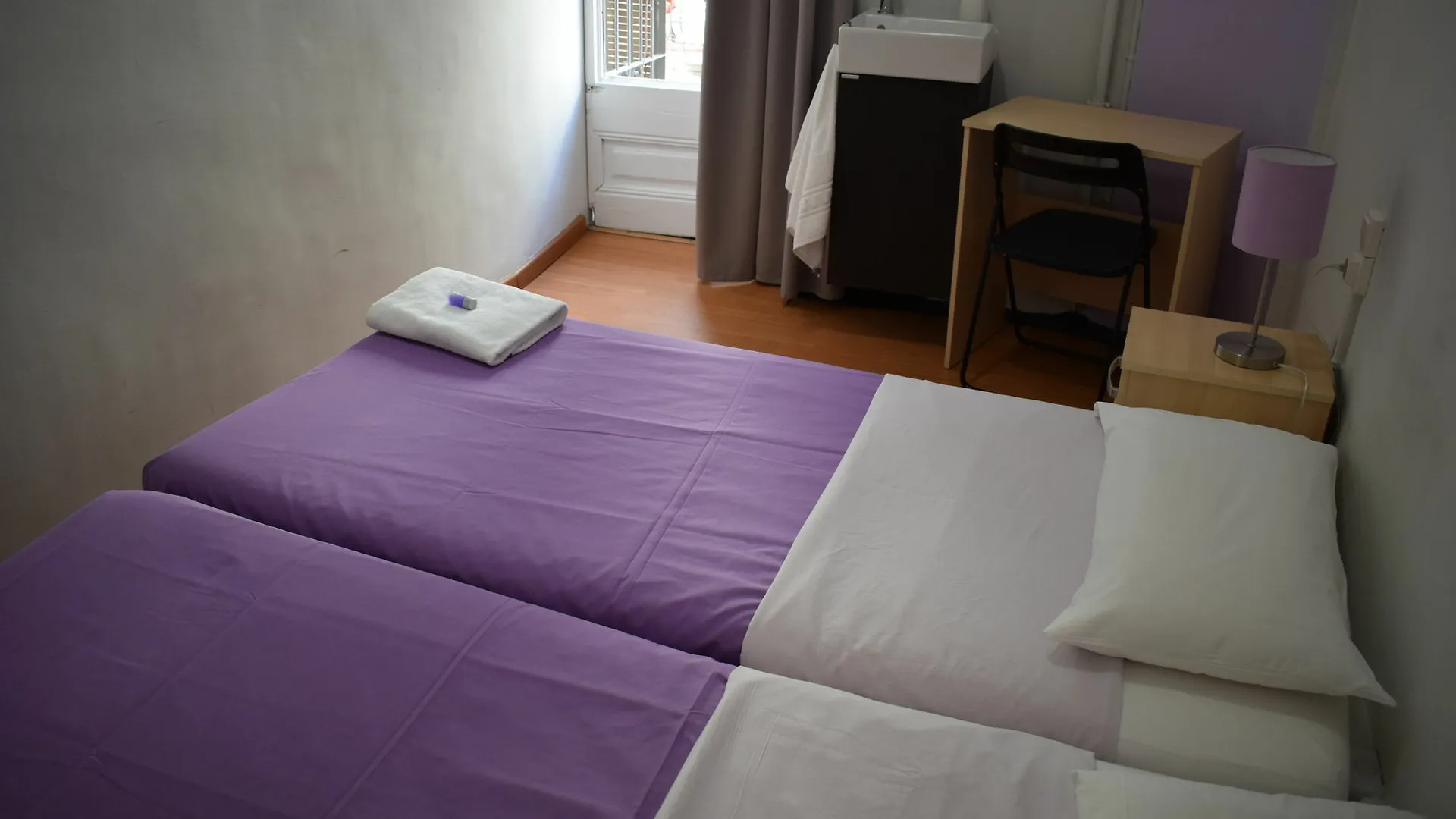 Hostal Mimi Las Ramblas Barcelona 0*,